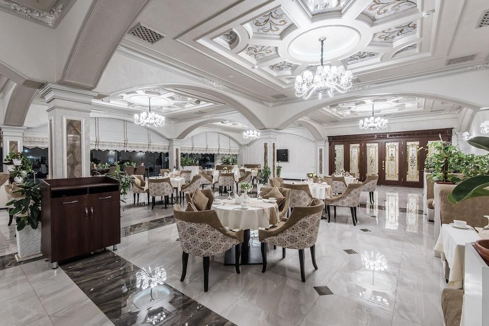 The Royal Mezbon Hotel & Spa Tashkent Exterior photo